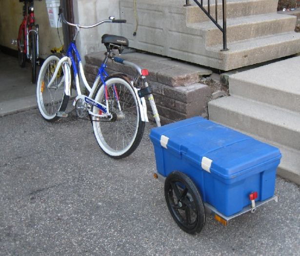 Hvordan til at bygge en cykel last trailer. Find 16 "hjul (helst genbruges dem).