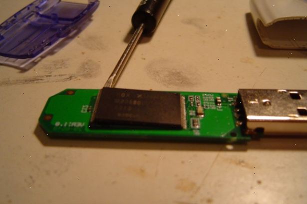 Sådan reparere en USB-flash-drev. Afgør, om dine filer er ligegyldig nok til at risikere en DIY forsøg på data recovery.