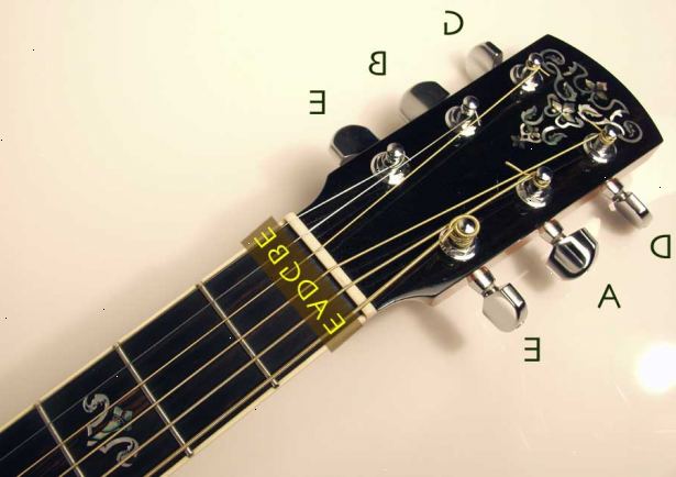 Hvordan man kan tune en guitar. Vide, hvilke note hver streng på guitaren spiller.