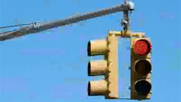 Sådan udløse grønne trafiklys. Forstå, hvordan "demand-aktiverede" trafiksignaler virker.