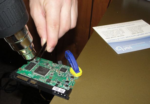 Hvordan at bytte en harddisk controller kredsløb. Fjern harddisken fra computeren eller enheden.