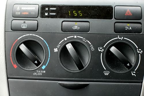 Hvordan du løser din bils klimaanlæg. Indse, at auto AC er dybest set et køleskab i en underlig layout.