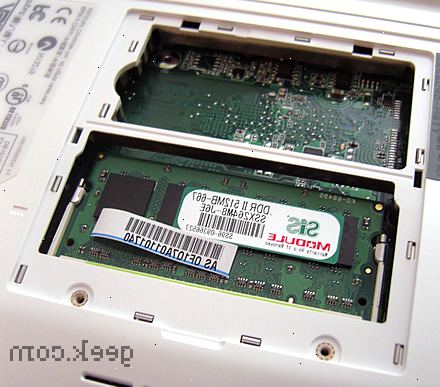 Sådan at opgradere hukommelsen i en Asus Eee PC. Køb den rigtige hukommelse.