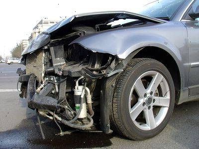 Hvordan skal man behandle med en mindre bilulykke