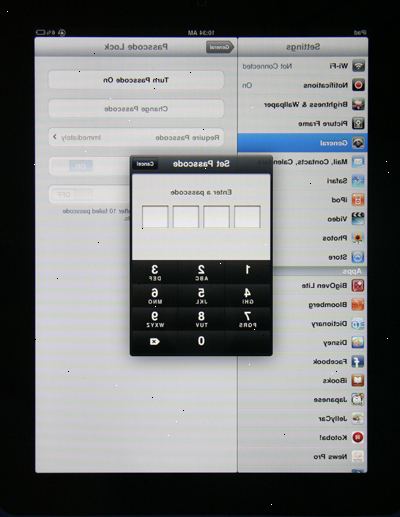 Sådan indstilles en adgangskode på iPad. Åbn indstillinger app, tryk "generel" og tryk på "Lås med kode".